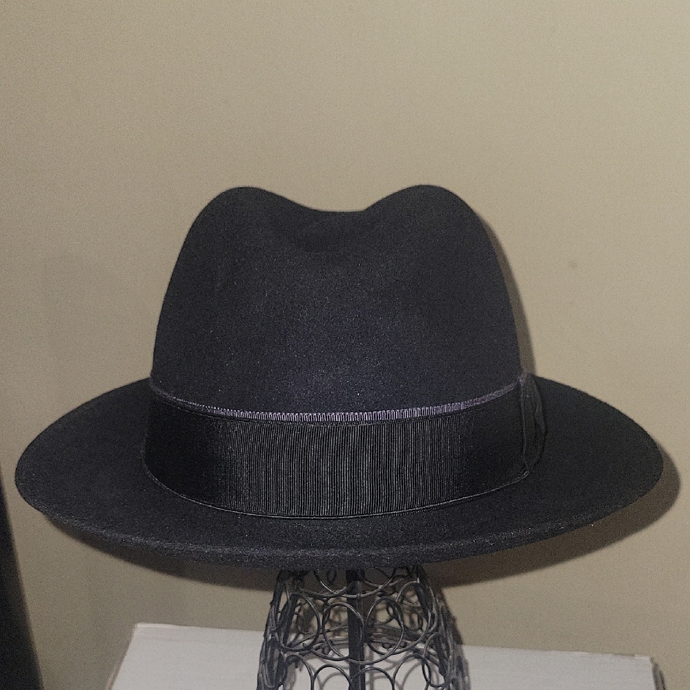 Classic Black Fedora Hat 3".brin Rabbit fur. Leather sweat band. Perfect conditi